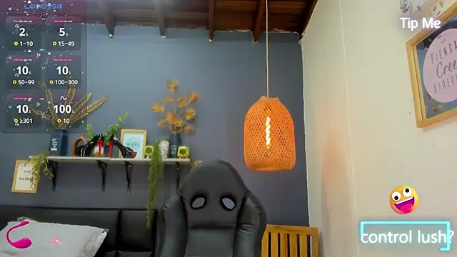 Snapshot of yessila_parker chatting on August 4, 2026, 8:52 am yessila parker online show from August 4, 2026, 8:52 am