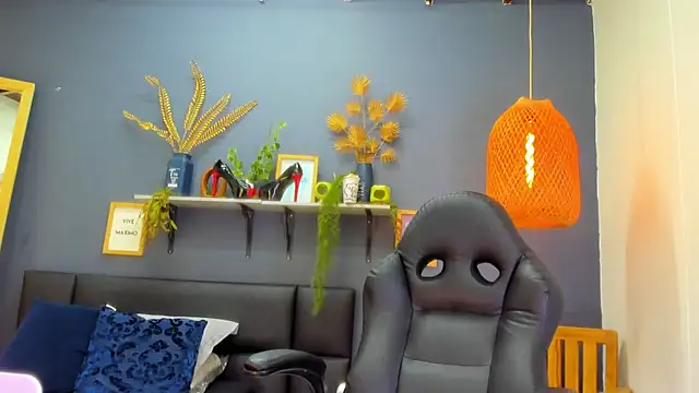 Snapshot of yessila_parker chatting on July 19, 2026, 8:45 am yessila parker online show from July 19, 2026, 8:45 am
