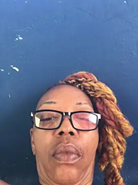 Snapshot of Ladyzee25 chatting on July 4, 2026, 11:38 am Ladyzee25 online show from July 4, 2026, 11:38 am