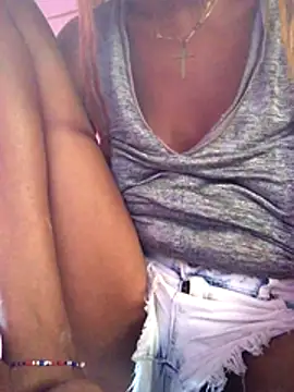 Snapshot of Ladyzee25 chatting on November 26, 2025, 9:15 pm Ladyzee25 online show from November 26, 2025, 9:15 pm