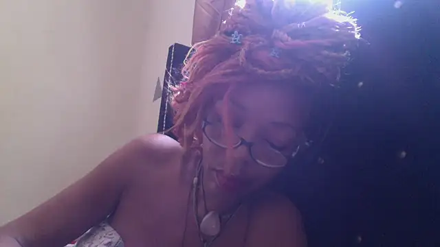 Snapshot of Ladyzee25 chatting on October 9, 2025, 6:52 pm Ladyzee25 online show from October 9, 2025, 6:52 pm