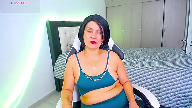 CarolinneFiotti online show from November 24, 2025, 4:18 pm