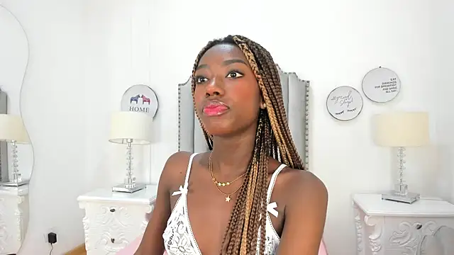 Snapshot of SamantaMarquez chatting on October 8, 2025, 7:47 pm SamantaMarquez online show from October 8, 2025, 7:47 pm