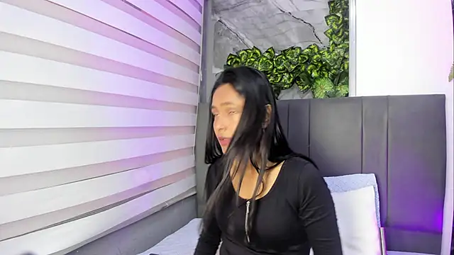 Fernanda liie  online show from October 8, 2025, 12:28 pm