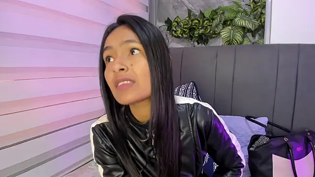 Fernanda liie  online show from December 19, 2025, 12:40 pm