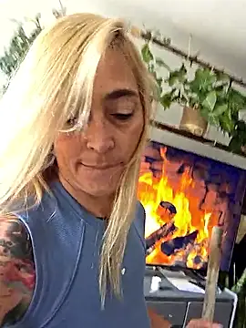Snapshot of Sara_Valkyri chatting on September 19, 2025, 7:51 pm Sara Valkyri online show from September 19, 2025, 7:51 pm