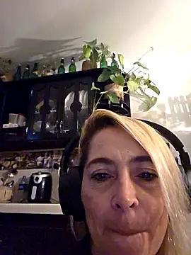 Snapshot of Sara_Valkyri chatting on September 13, 2025, 11:38 pm Sara Valkyri online show from September 13, 2025, 11:38 pm