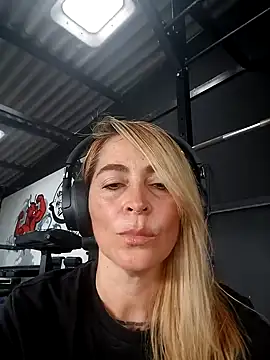 Snapshot of Sara_Valkyri chatting on March 13, 2025, 10:32 pm Sara Valkyri online show from March 13, 2025, 10:32 pm