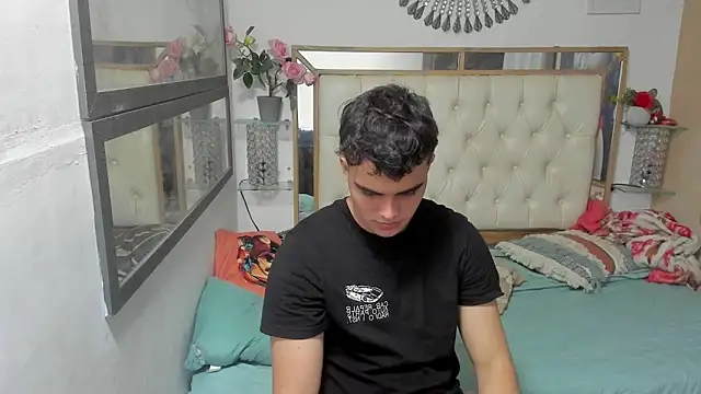 Snapshot of heiker_ chatting on October 30, 2025, 2:54 am heiker online show from October 30, 2025, 2:54 am