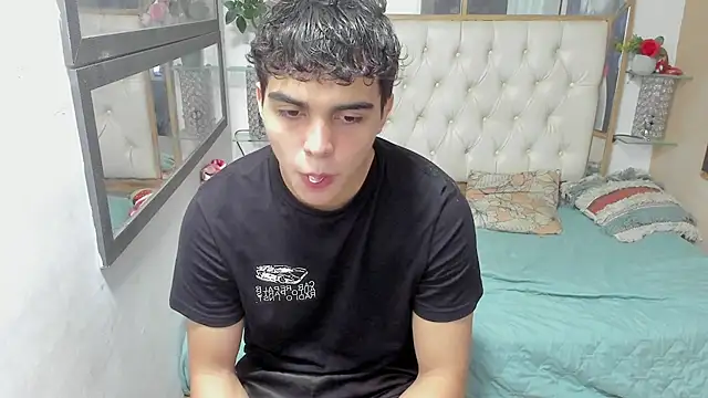 Snapshot of heiker_ chatting on October 10, 2025, 2:56 am heiker online show from October 10, 2025, 2:56 am