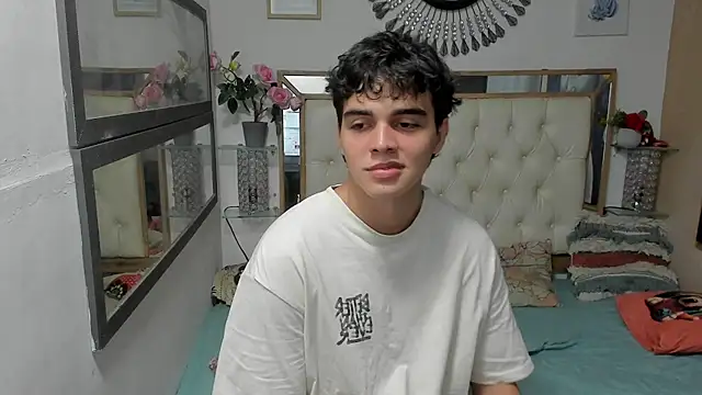 Snapshot of heiker_ chatting on October 9, 2025, 2:45 am heiker online show from October 9, 2025, 2:45 am