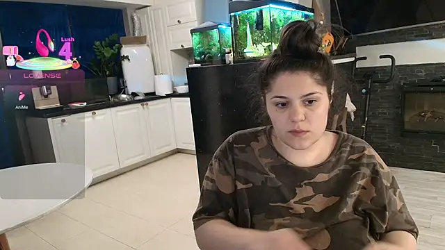 Layla- online show from April 28, 2026, 7:51 pm