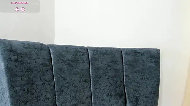 Emilly wilson  online show from February 12, 2026, 3:23 pm