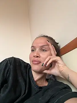 Snapshot of Beverly_Hilll chatting on October 7, 2025, 12:50 pm Beverly Hilll online show from October 7, 2025, 12:50 pm