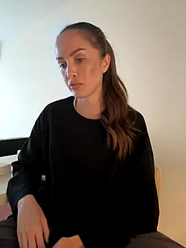 Snapshot of Beverly_Hilll chatting on September 19, 2025, 1:15 pm Beverly Hilll online show from September 19, 2025, 1:15 pm