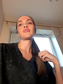 Snapshot of Beverly_Hilll chatting on October 8, 2025, 1:56 pm Beverly Hilll online show from October 8, 2025, 1:56 pm