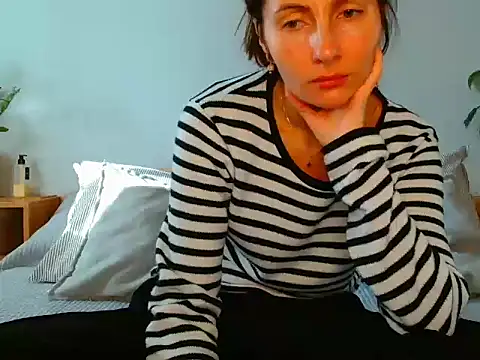 Irina9793 online show from November 13, 2025, 9:02 am