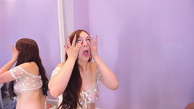 Snapshot of Adharamonroe chatting on October 22, 2025, 10:47 am Adharamonroe online show from October 22, 2025, 10:47 am