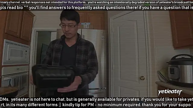 Snapshot of yetieater chatting on January 19, 2025, 6:53 pm yetieater online show from January 19, 2025, 6:53 pm