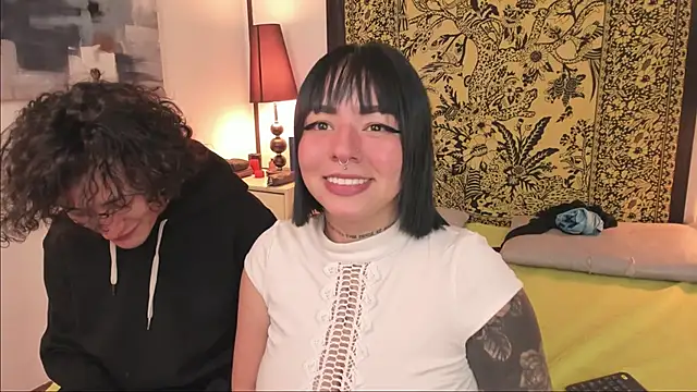 Snapshot of Aria_and_orien chatting on November 22, 2025, 11:20 am Aria and orien online show from November 22, 2025, 11:20 am