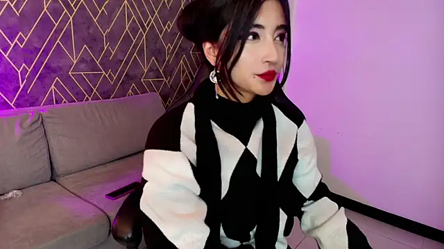 Tahara Romanov online show from May 5, 2026, 3:15 pm