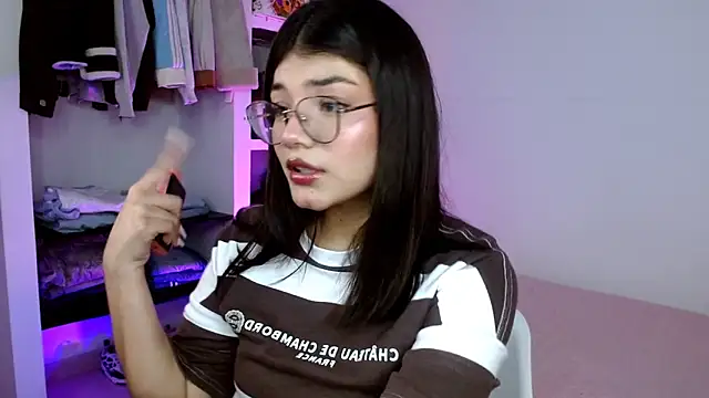 Snapshot of _Camilaaa_ chatting on November 3, 2025, 1:33 am Camilaaa online show from November 3, 2025, 1:33 am