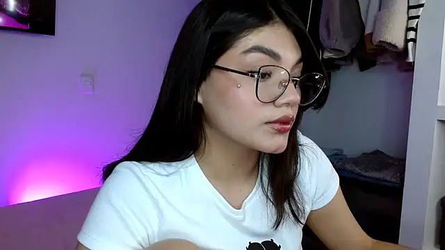 Snapshot of _Camilaaa_ chatting on November 12, 2025, 6:50 am Camilaaa online show from November 12, 2025, 6:50 am