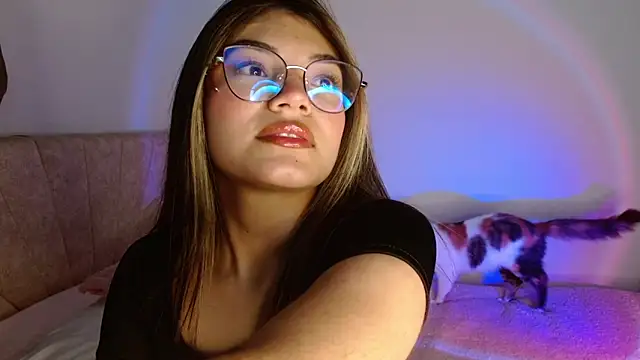 Snapshot of _Camilaaa_ chatting on March 19, 2025, 5:08 am Camilaaa online show from March 19, 2025, 5:08 am