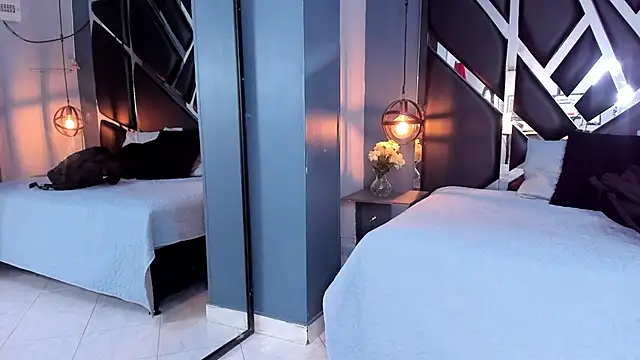 Snapshot of Melissa_23_ chatting on October 25, 2025, 11:31 am Melissa 23 online show from October 25, 2025, 11:31 am