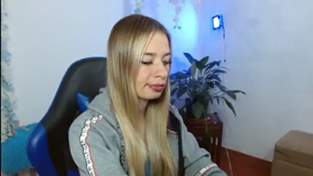 hannah 026 online show from November 11, 2025, 3:34 am