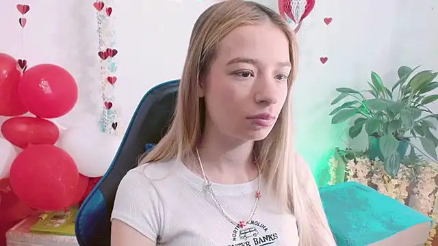 hannah 026 online show from September 26, 2025, 12:01 pm