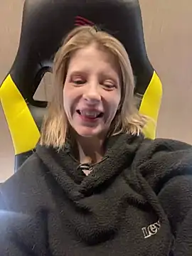 amorearte m online show from March 2, 2025, 11:09 am