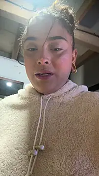 Snapshot of LiraSonnett chatting on December 5, 2025, 9:12 pm LiraSonnett online show from December 5, 2025, 9:12 pm