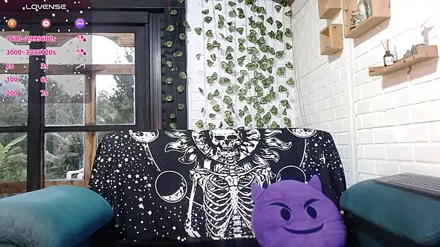 Snapshot of LiraSonnett chatting on October 24, 2025, 9:14 pm LiraSonnett online show from October 24, 2025, 9:14 pm