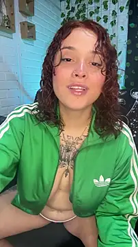 Snapshot of LiraSonnett chatting on December 14, 2025, 9:09 pm LiraSonnett online show from December 14, 2025, 9:09 pm