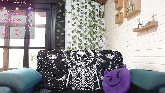 Snapshot of LiraSonnett chatting on November 25, 2025, 9:15 pm LiraSonnett online show from November 25, 2025, 9:15 pm