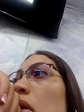 Snapshot of Ehilyn chatting on December 15, 2025, 9:31 pm Ehilyn online show from December 15, 2025, 9:31 pm