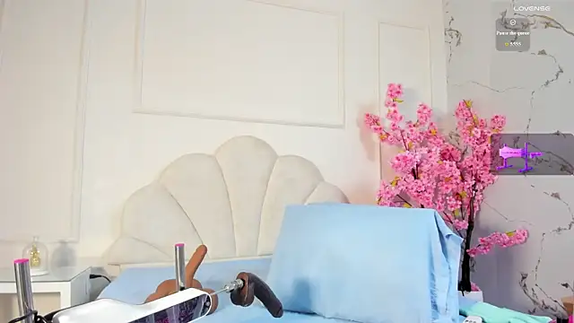 Hanaahquinn online show from October 7, 2025, 11:44 am