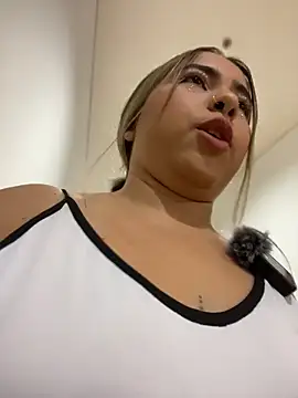 Snapshot of lunaxxx_69 chatting on October 26, 2025, 1:06 am lunaxxx 69 online show from October 26, 2025, 1:06 am