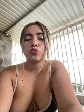 lunaxxx 69 online show from March 18, 2026, 9:15 pm