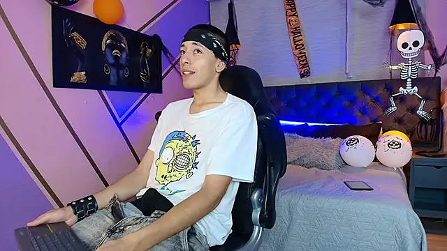 Andrew Wolff online show from October 31, 2025, 3:25 am