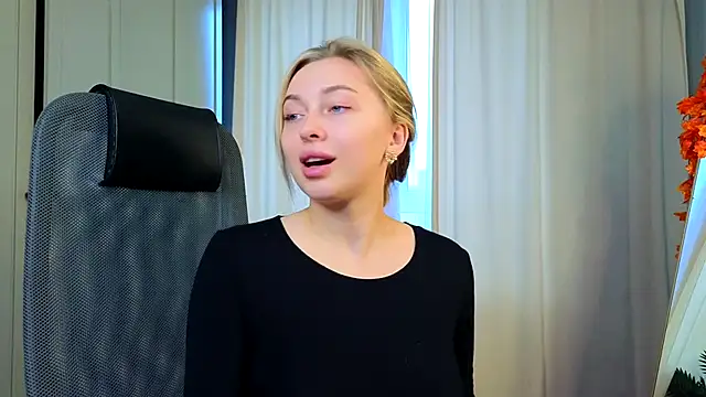 Snapshot of christie_luv chatting on November 20, 2025, 10:16 am christie luv online show from November 20, 2025, 10:16 am