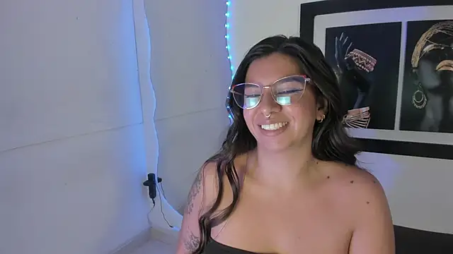 emilyy cooperr online show from September 17, 2025, 1:02 pm