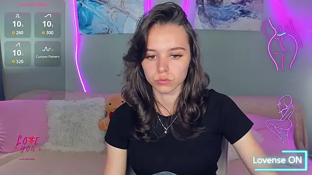 EmelyMason online show from June 26, 2026, 6:19 am