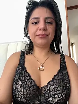 AliceGarc online show from September 18, 2025, 5:27 pm