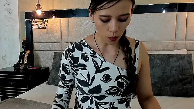 LiliJensen online show from November 13, 2025, 10:02 pm