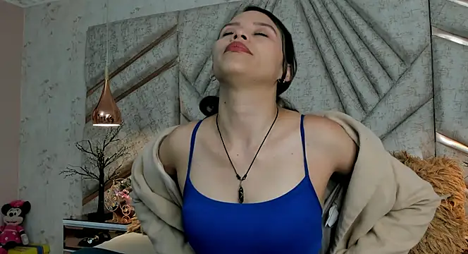 LiliJensen online show from November 16, 2025, 8:02 pm