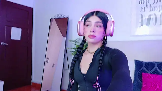 Snapshot of SaritaBratz chatting on October 9, 2025, 8:53 pm SaritaBratz online show from October 9, 2025, 8:53 pm