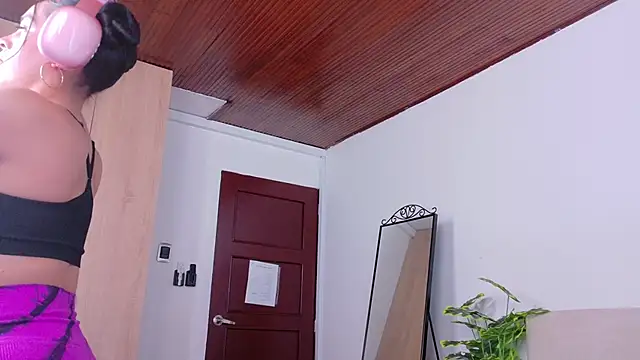 Snapshot of SaritaBratz chatting on October 14, 2025, 8:20 pm SaritaBratz online show from October 14, 2025, 8:20 pm