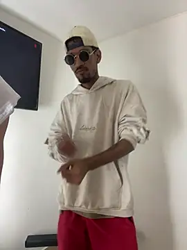 Snapshot of Miguel_bigcock chatting on February 24, 2026, 5:30 am Miguel bigcock online show from February 24, 2026, 5:30 am